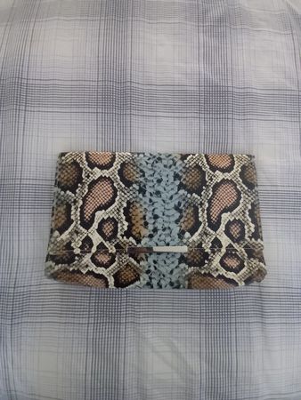 Pochette femme motif serpent marron bleu bon état