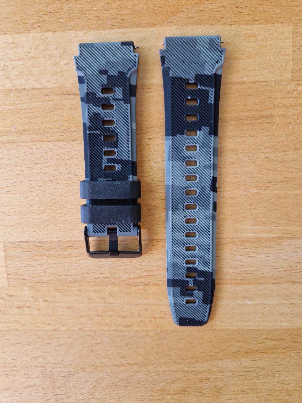 Bracelets: Camouflage Silikon Uhrband 22 mm – Neuf (Voir description) à Bern par Ak1917