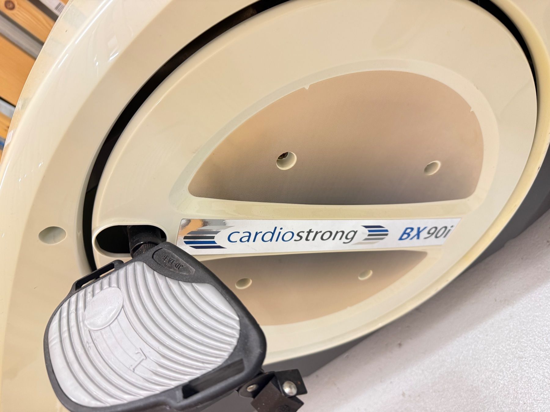 CardioStrong Hometrainer: Cargiostrong Ergometer BX 400 Heimtrainer - zu verschenken – Usato da Glattpark (Opfikon) venduto da Megasyn 4
