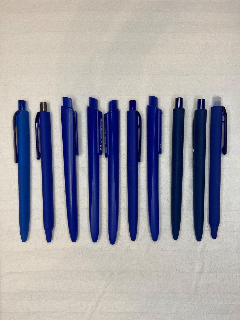 Stifte & Marker: 10 Kugelschreiber (blaue Tinte) – Gebraucht aus Zürich von dedasiba
