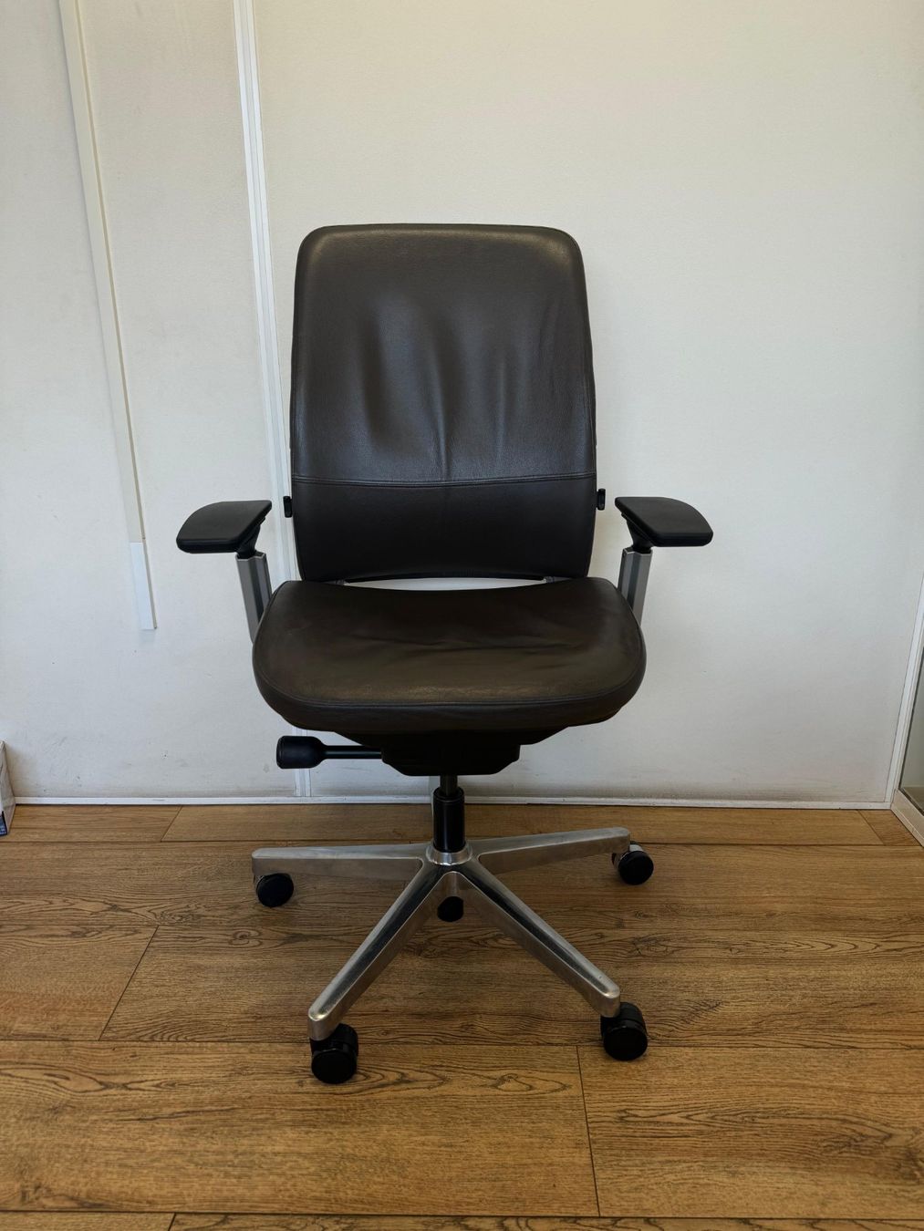 Steelcase Stühle: Steelcase Amia Leather – Gebraucht aus Purmerend von Offeco