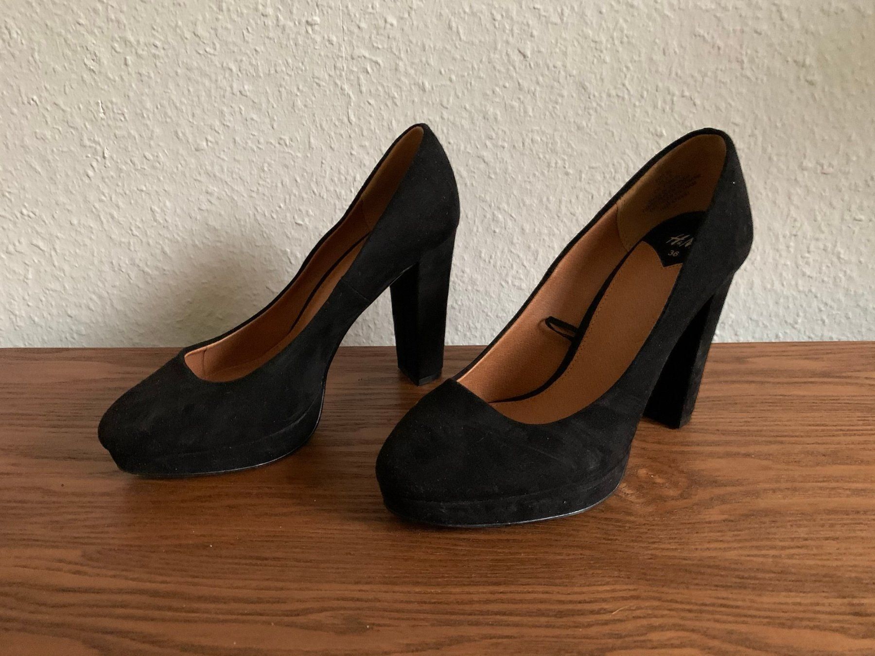 H&M Damenschuhe: Wildleder Pumps schwarz - 36 – Gebraucht aus Zürich von Diazaio