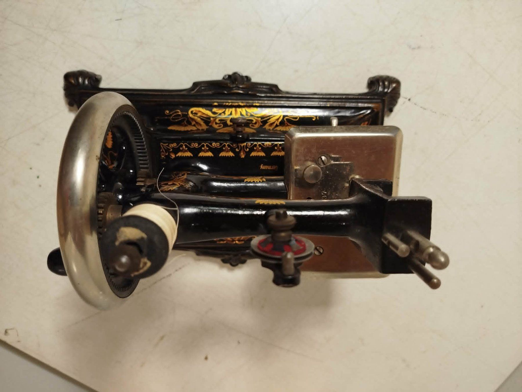 Nähmaschinen: Machine à coudre (nr 15) – Gebraucht aus La Chaux-de-Fonds von Emmaus2300CDF 2