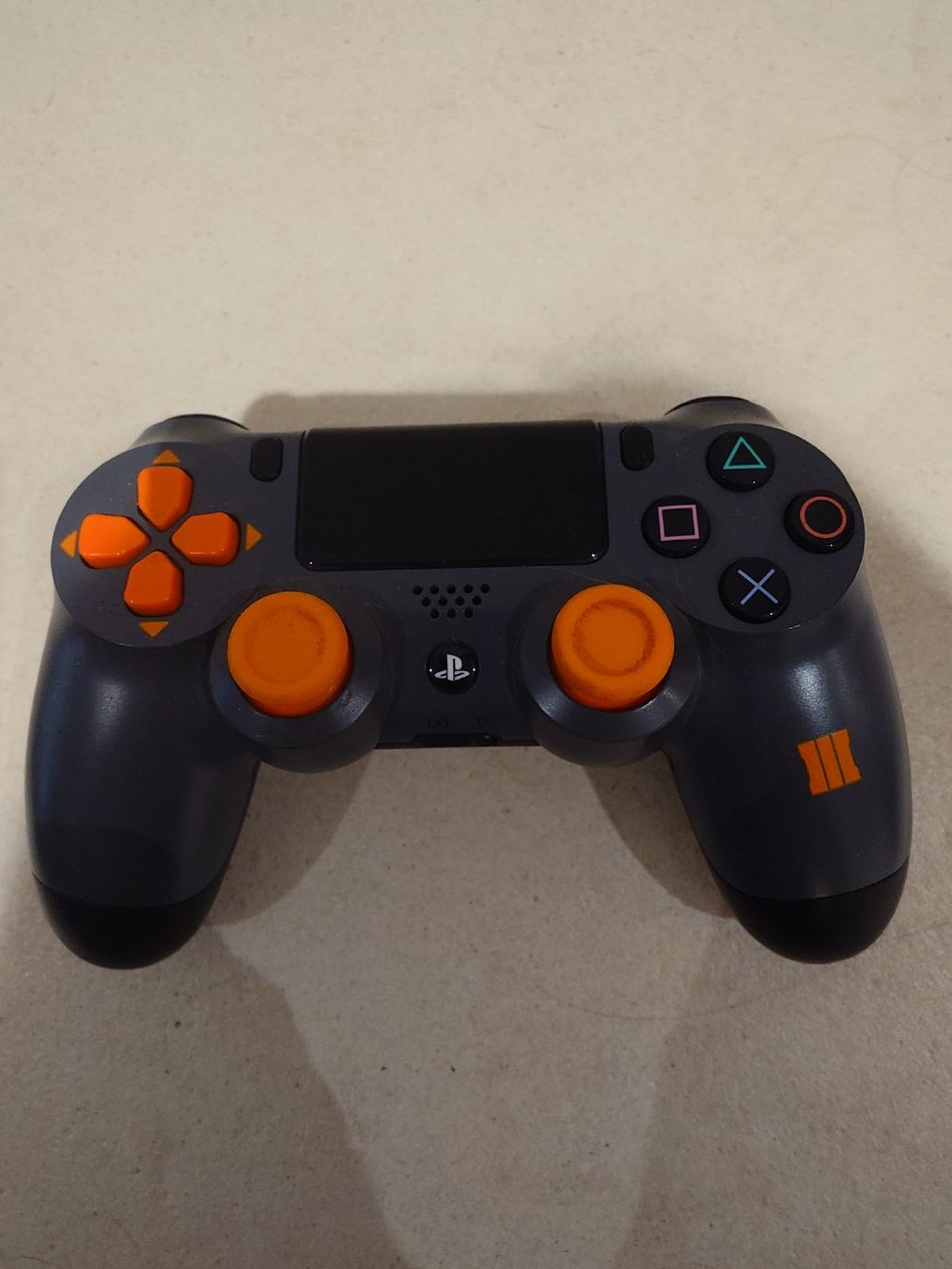Sony Giochi: Call of Duty: Black Ops III - PS4 Controller – Usato da Eich venduto da uhi-21