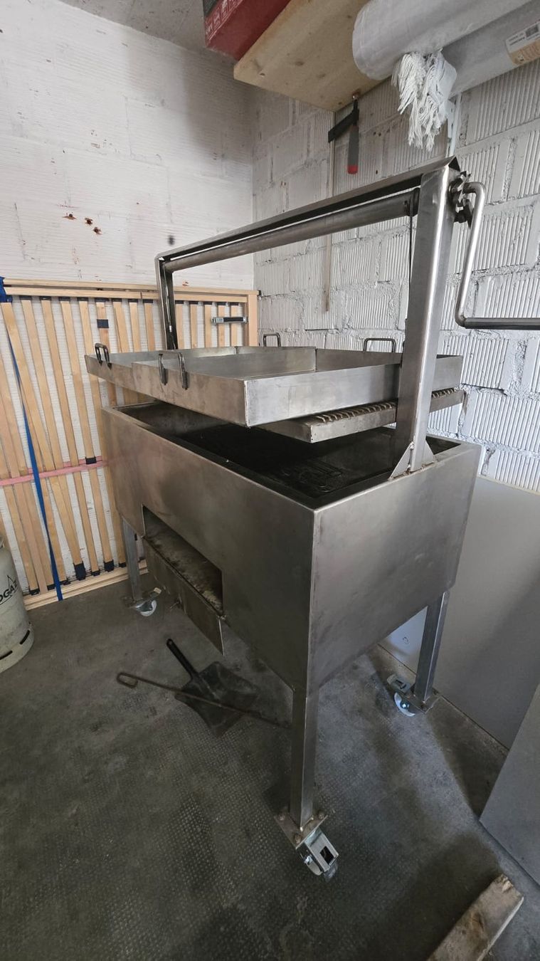 Griglie: grille profissional – Usato da Neuchâtel venduto da Ztzyztzg 2