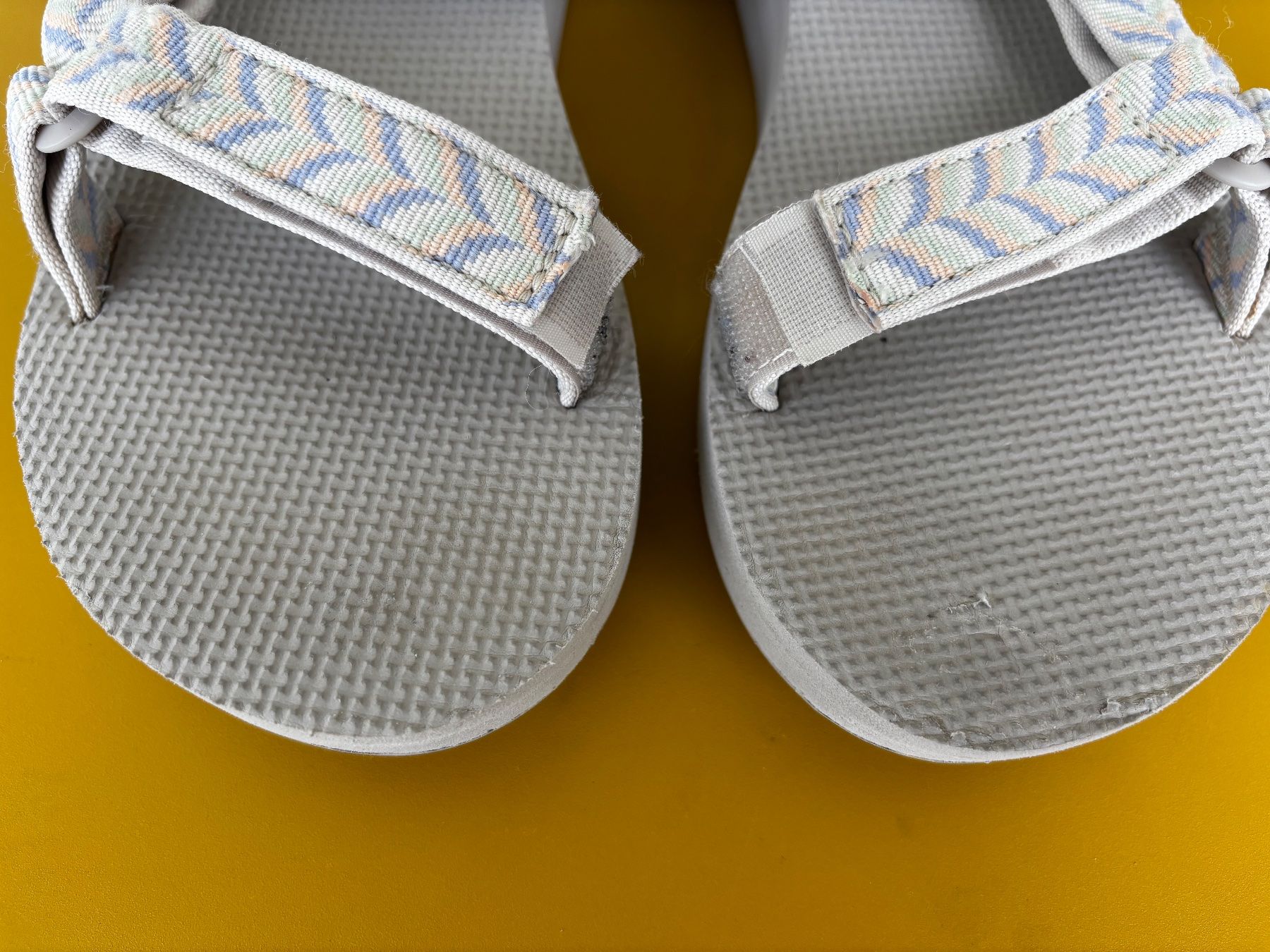 Teva Damenschuhe: TEVA graue Sandalen mit dicker Sohle – Gebraucht aus Zürich von missmodernage 5