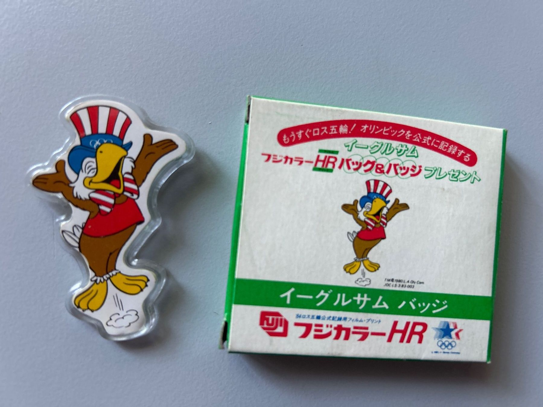 Placchette & Badge: Olympia 1984 Adler Eagle Sam Badge mit Originalverpackung – Nuovo e nell'imballaggio originale da Villnachern venduto da RicardoMary
