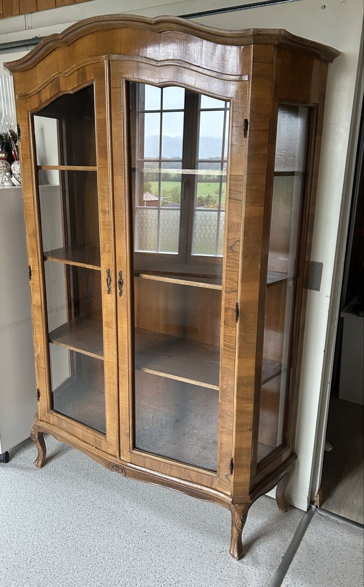 Vetrine: Wunderschöne Antike Holzvitrine – Usato da Frümsen venduto da Roxolana