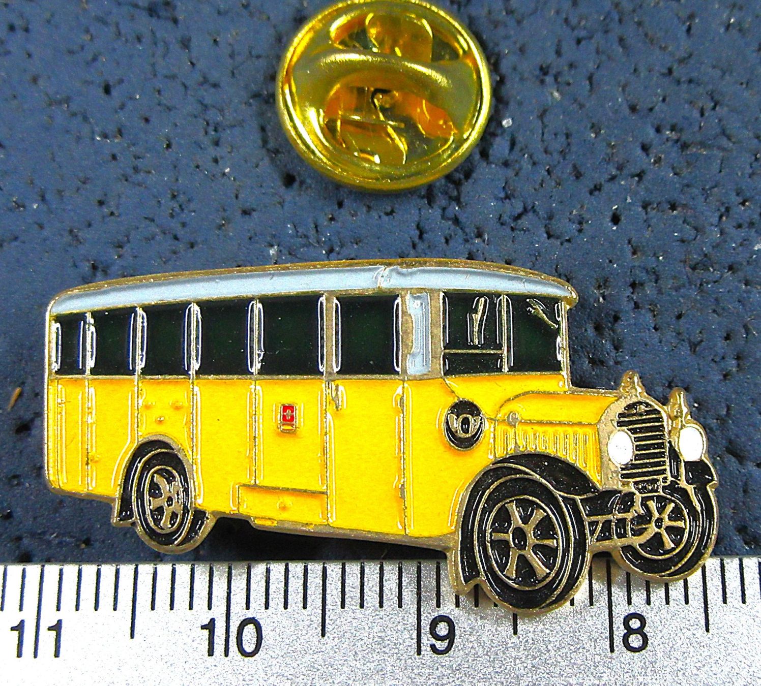 Saurer Placchette & Badge: POSTAUTO PTT SCHWEIZ PIN ALLWETTERWAGEN OLDTIMER – Usato da Ettingen venduto da Hausi4711