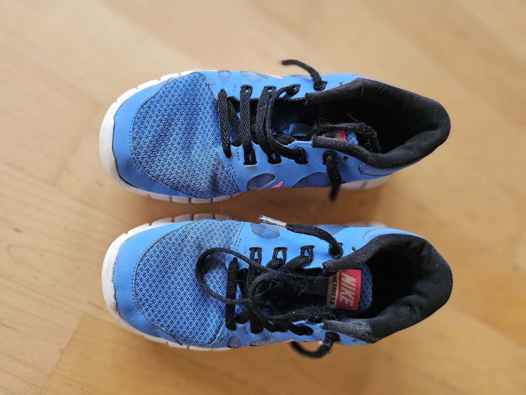 Nike Schuhe für Mädchen: Nike Turnschuh Grösse 35.5 – Gebraucht aus Lungern von Bohnenkraut69 1