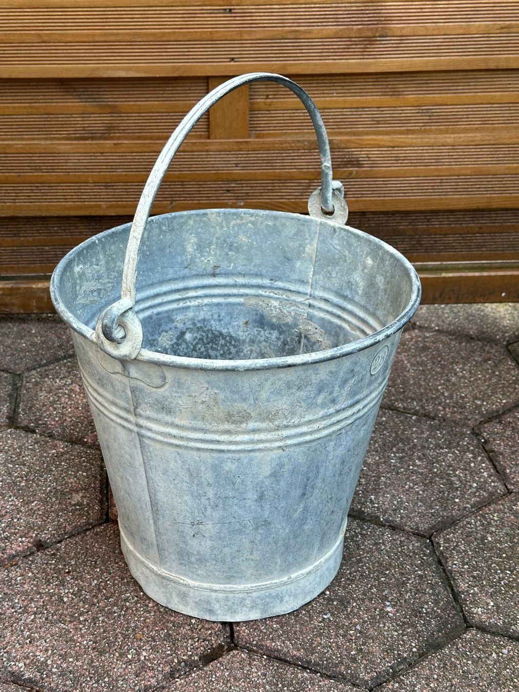Tutte le decorazioni: Kessel Deko Blumen Garten – Usato da Flüelen venduto da Amazona03 3