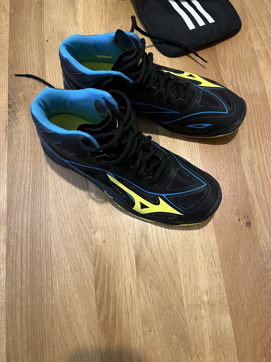 Mizuno Scarpe da uomo: Mizuno, Chaussures de indoor - taille: 42 – Nuovo (secondo la descrizione) da Lausanne venduto da aya_qnx8 3