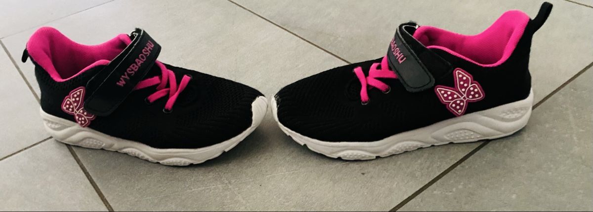 Scarpe per ragazze: Atmungsaktive Hallenschuhe, Gr. 34 – Usato da Schöfflisdorf venduto da ast_jfj7 1