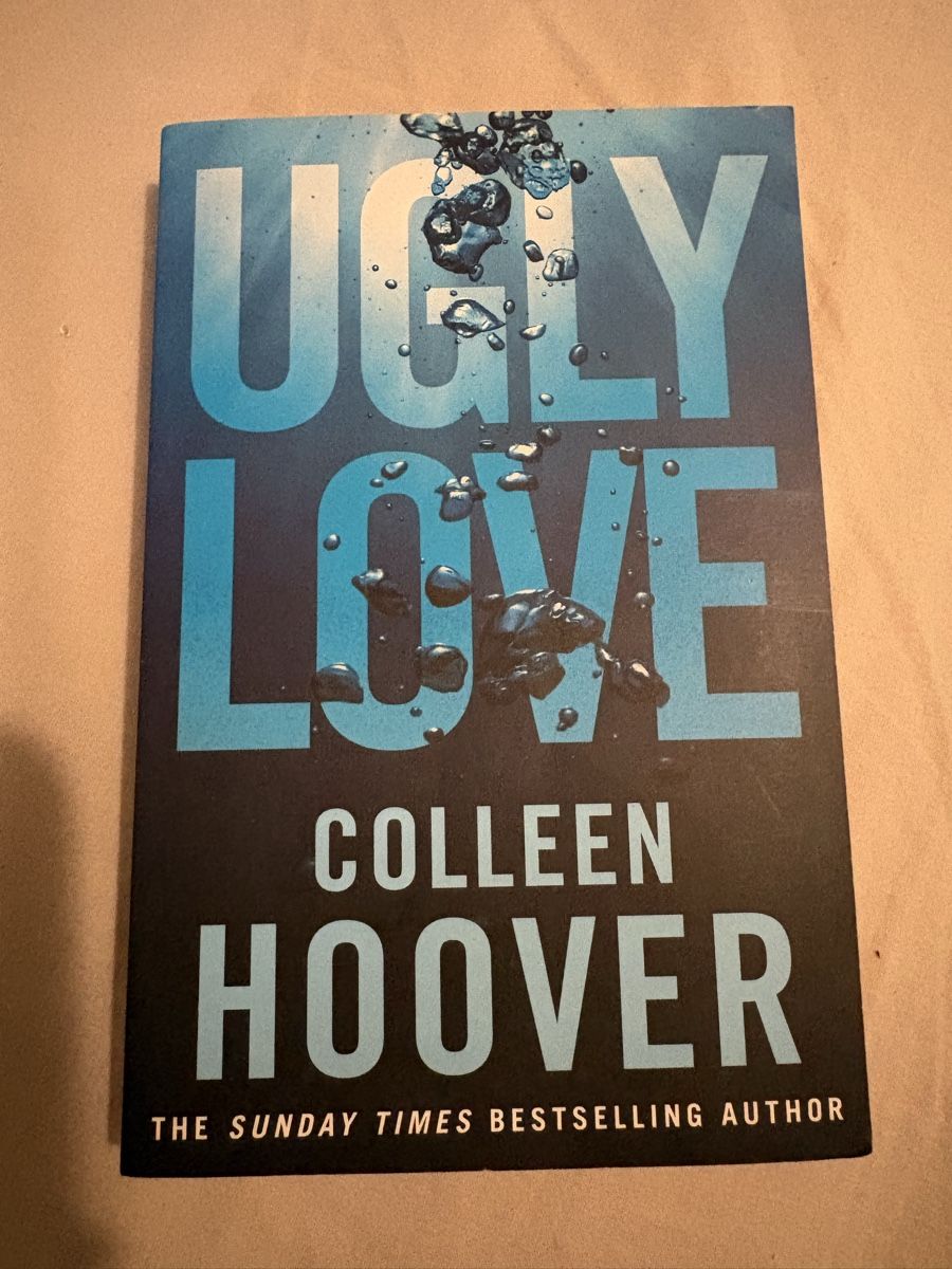 Libri: Book Ugly Love by Colleen Hoover  – Nuovo (secondo la descrizione) da Penthalaz venduto da _Meg_