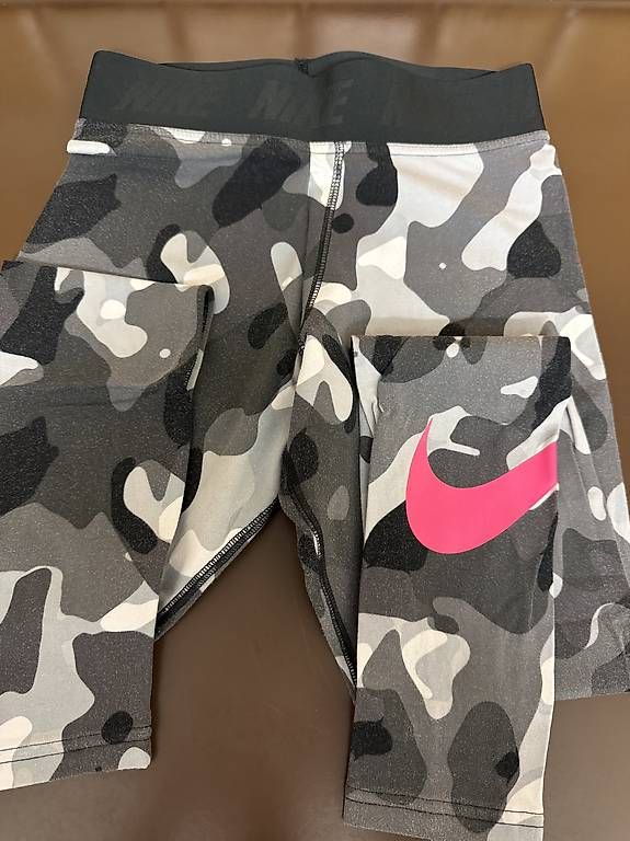 Pantaloni: Nike Sporthose Grösse S – Usato da Winterthur venduto da julia.hofer