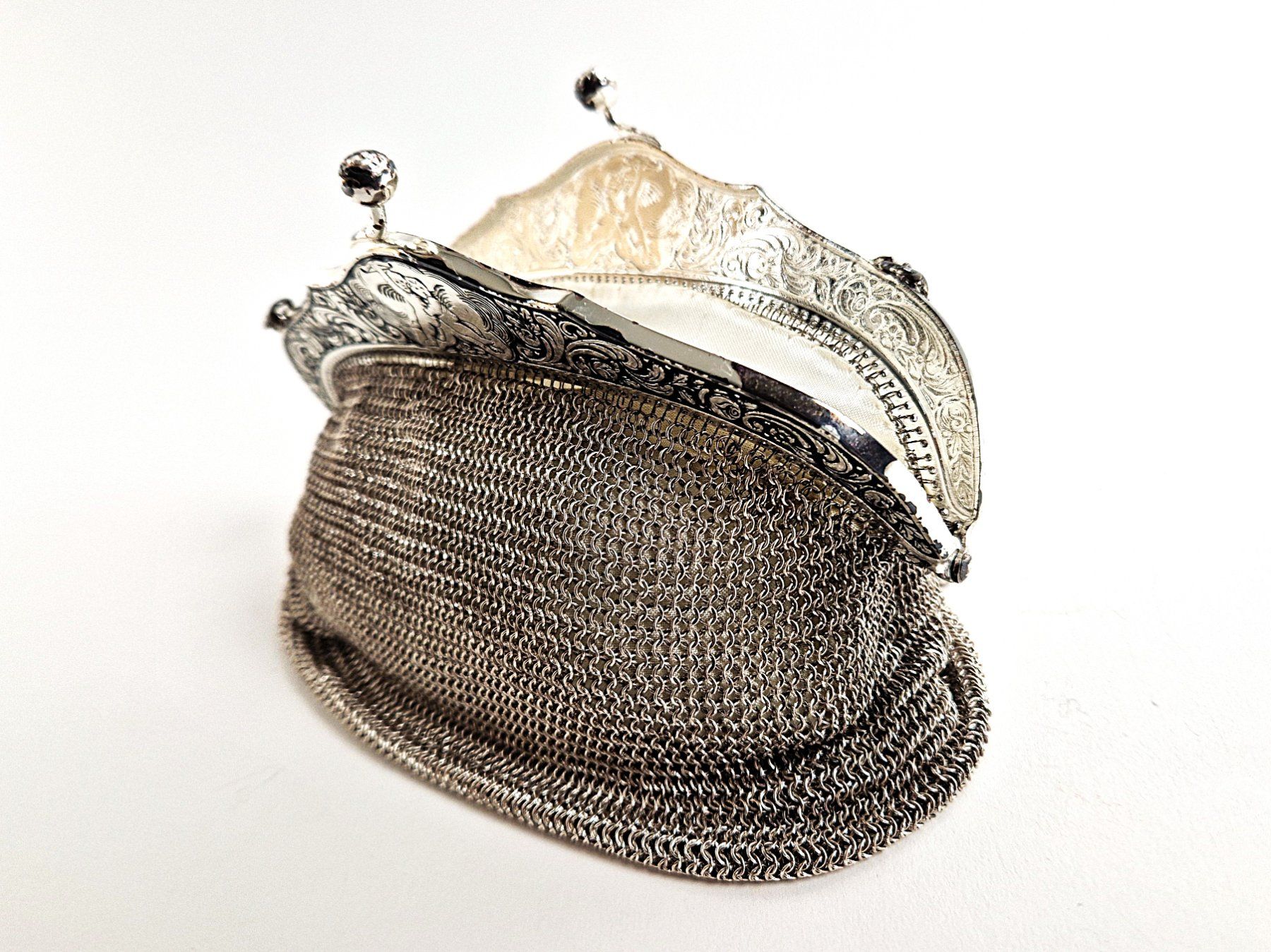 Taschen für Damen: Kettenhandtasche Vintage – Gebraucht aus Basel von Restwert_Basel