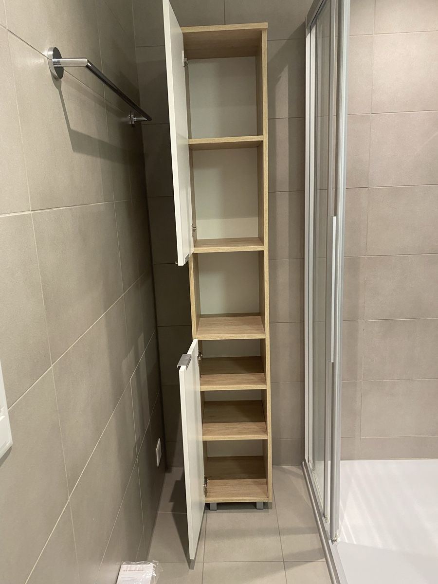 Armoires: Badezimmerschrank (weiss/Holzspan) – D'occasion à Zug par shoppingqueen10 3