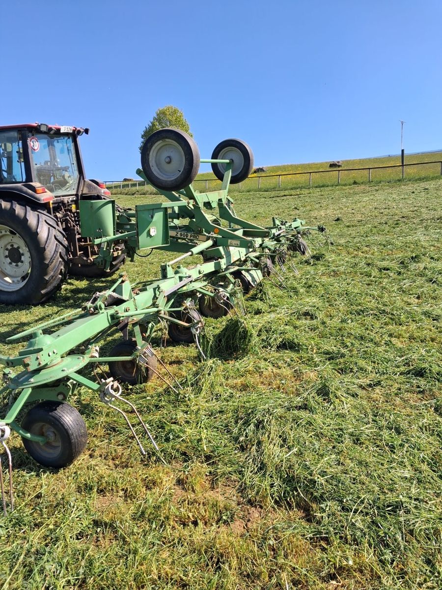 Stoll Alle Maschinen: Kreiselheuer Stoll Z 900 Pro – Gebraucht aus Buttwil von Martiwyssebach