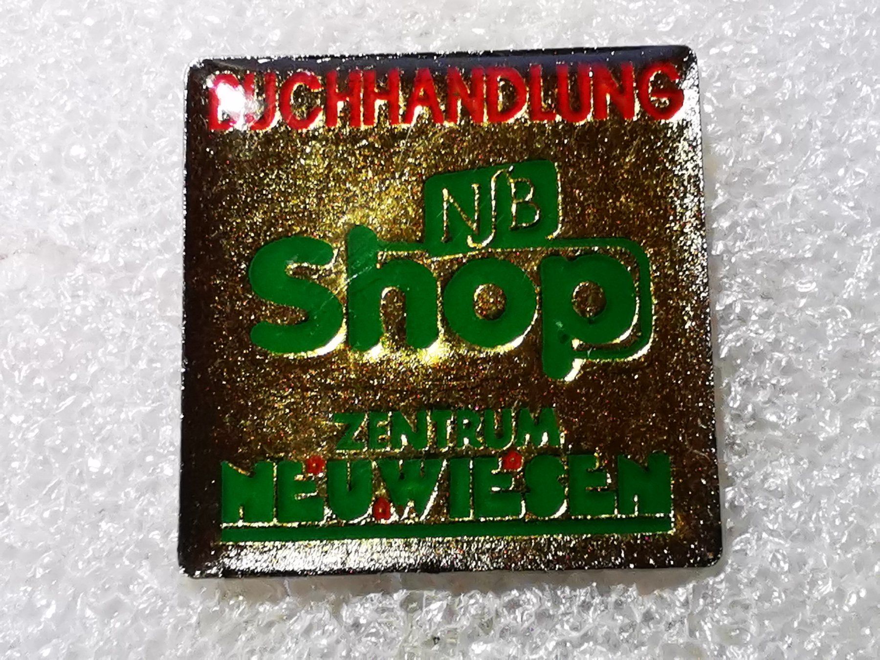 Placchette & Badge: Ansteckpin 47: NB Shop – Usato da Oppligen venduto da Pin-Fall-Shop