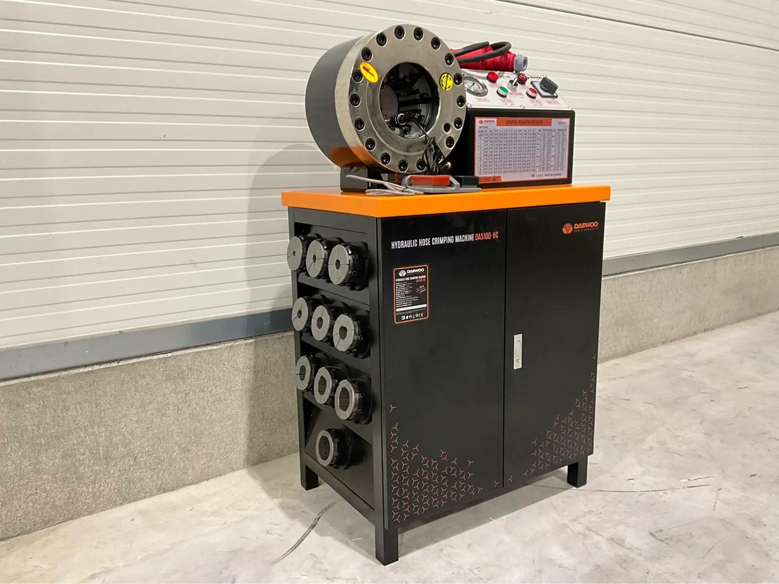 Daewoo Tutte le macchine: AKTION Daewoo 5100 Hydraulikschlauchpresse – Nuovo e nell'imballaggio originale da Buchs ZH venduto da lukas_6708 1