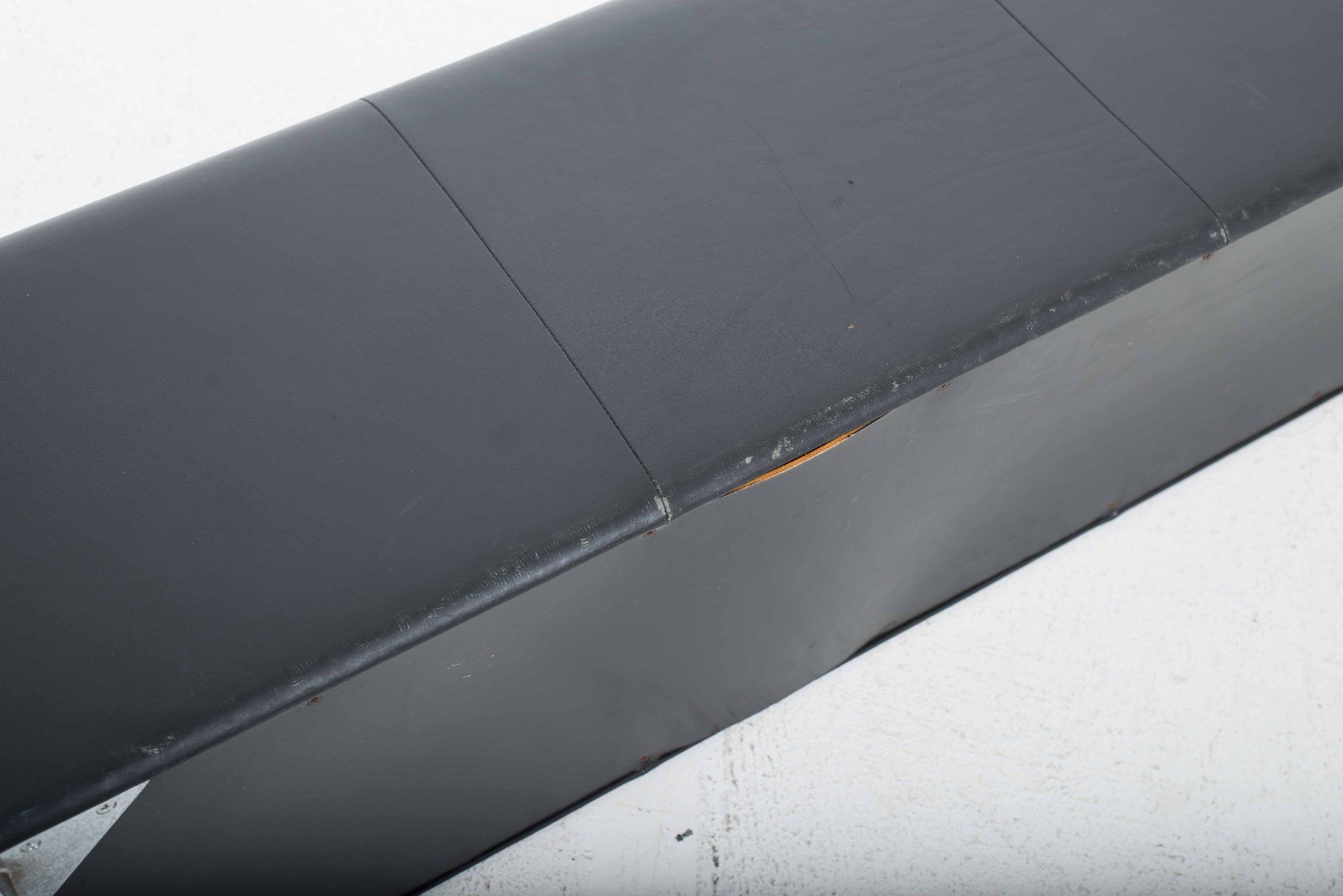 Panchine: Vitra Bench III von Jasper Morrison in schwarzem Leder – Usato da Zürich venduto da STUZH38 8