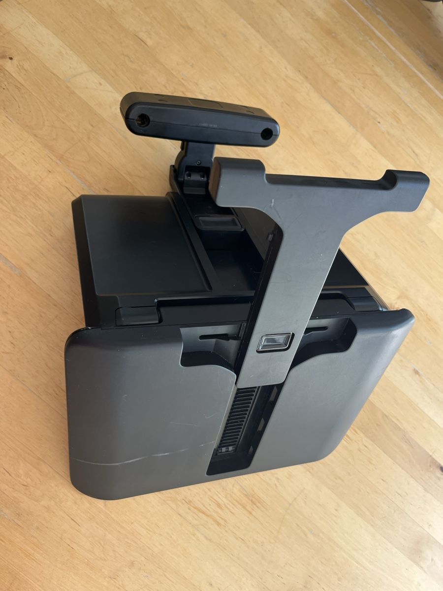 Autres accessoires p. véhicule: 2 Stück Auto Klapp-Tisch mit Becher-Halter – D'occasion à Richenthal par Andruport 4