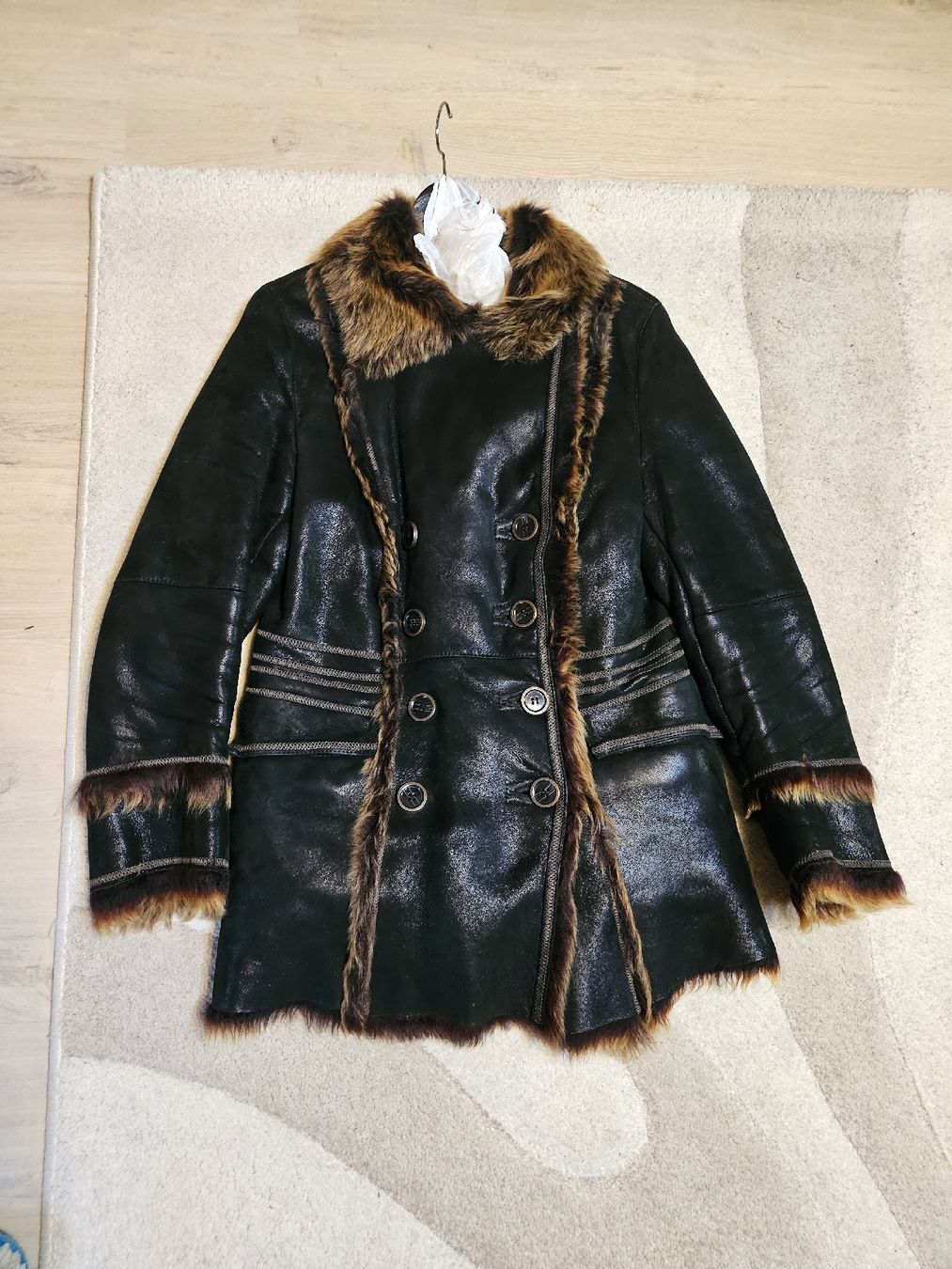 Giacche: Damen-Lammfelljacke aus echtem Leder – Usato da Wettswil venduto da Alena.RR