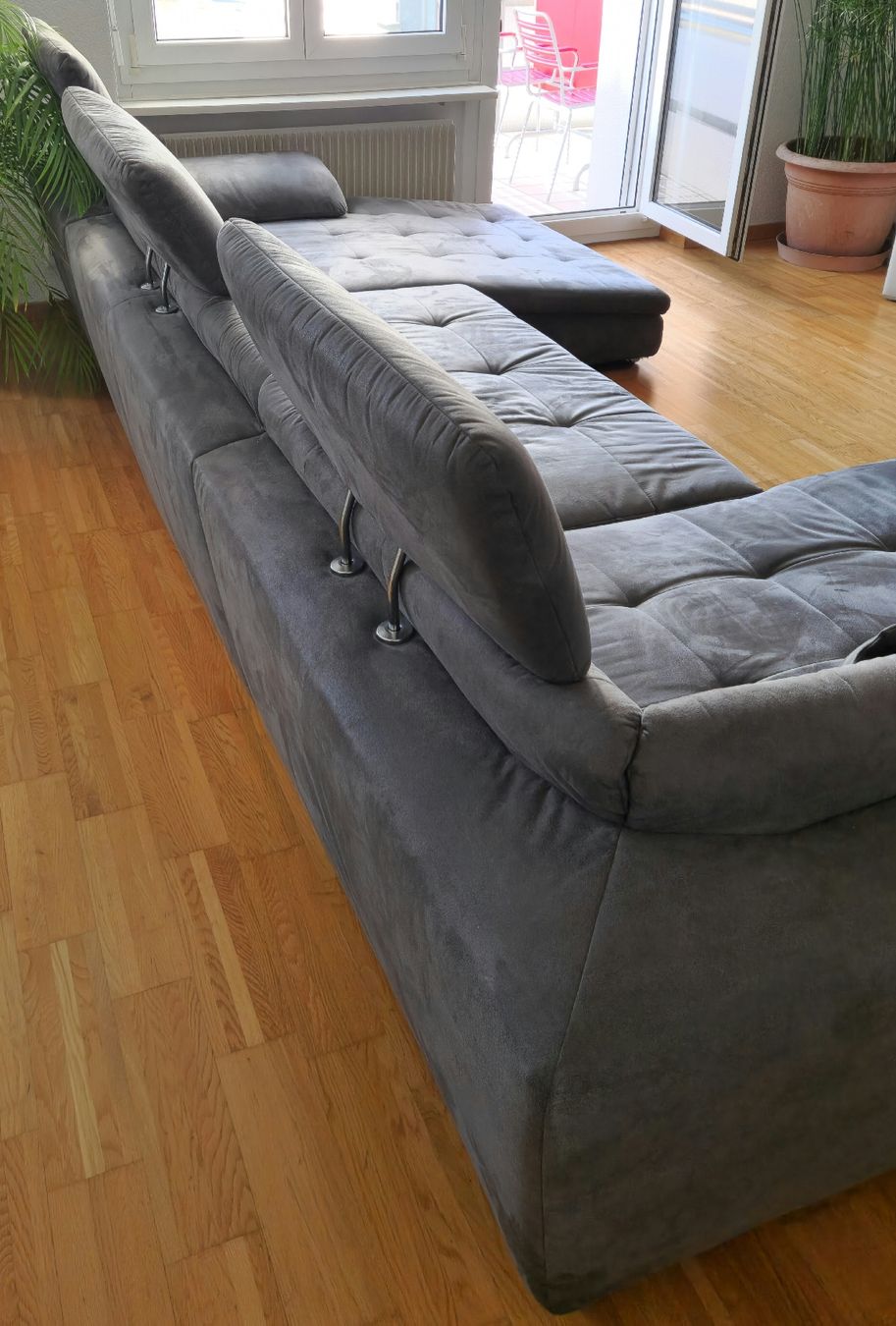 Conforama Divani: Grosses Ecksofa grau mit Schlaffunktion und Bettkasten – Usato da Zuchwil venduto da Smeili64 4