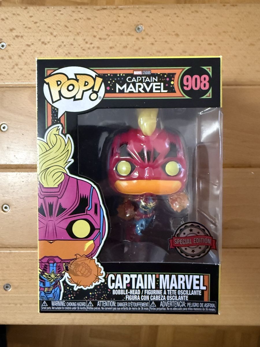 Funko Figuren: Funko Pop Captain Marvel Black light  – Neu und originalverpackt aus Le Locle von Lucien31