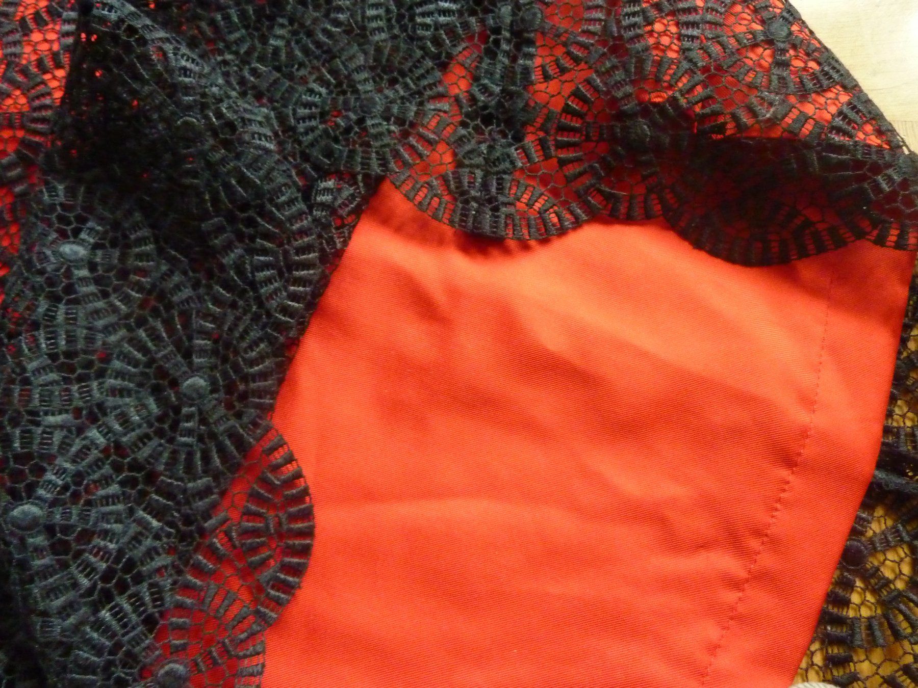 Vestiti: Forster Rohner Spitzenkleid rot-schwarz, Gr. 34/36 – Nuovo (secondo la descrizione) da Waldstatt venduto da Kananaskis1 6