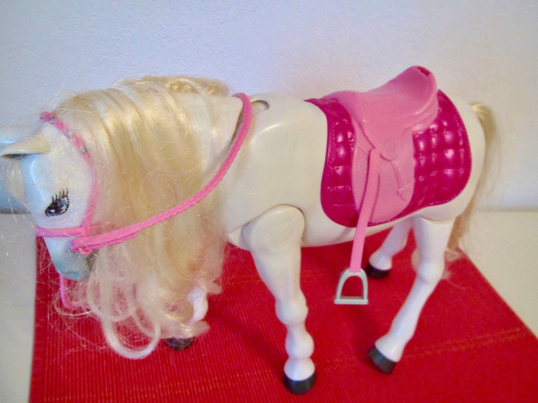 Spielzeuge: CHEVAL BARBIE TORNADO A FONCTIONS – Gebraucht aus Murten von Selliot 5