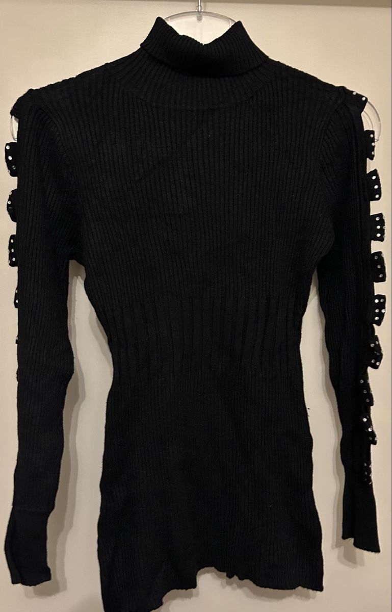 Maglioni & Felpe: ***raffinierter leichter Pulli mit Arm-Einblick mit Strass** – Usato da Winterthur venduto da stella67