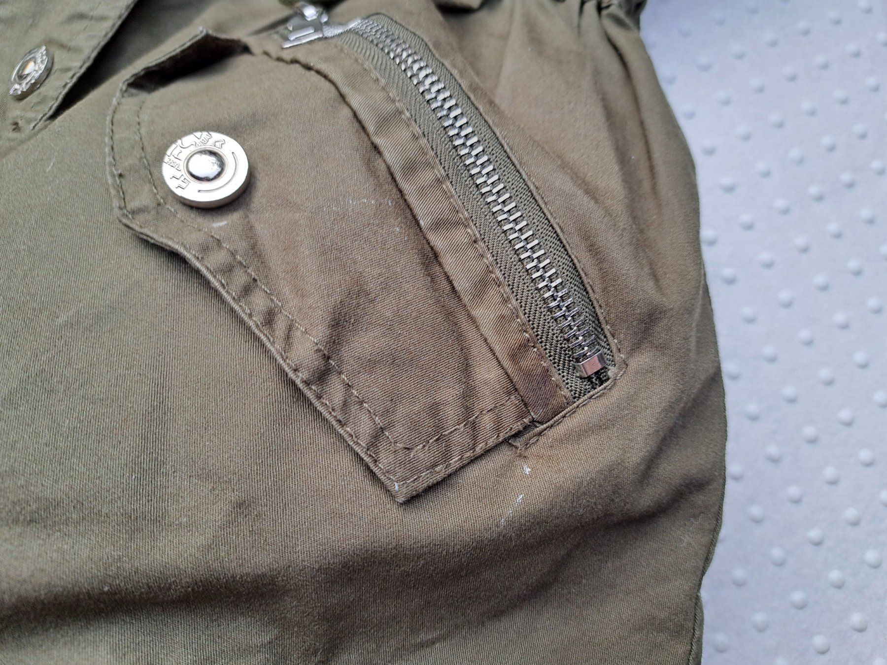 Giacche: Khaki Übergangsjacke mit Kapuze, Grösse XS – Usato da Gysenstein venduto da joshuas81 3