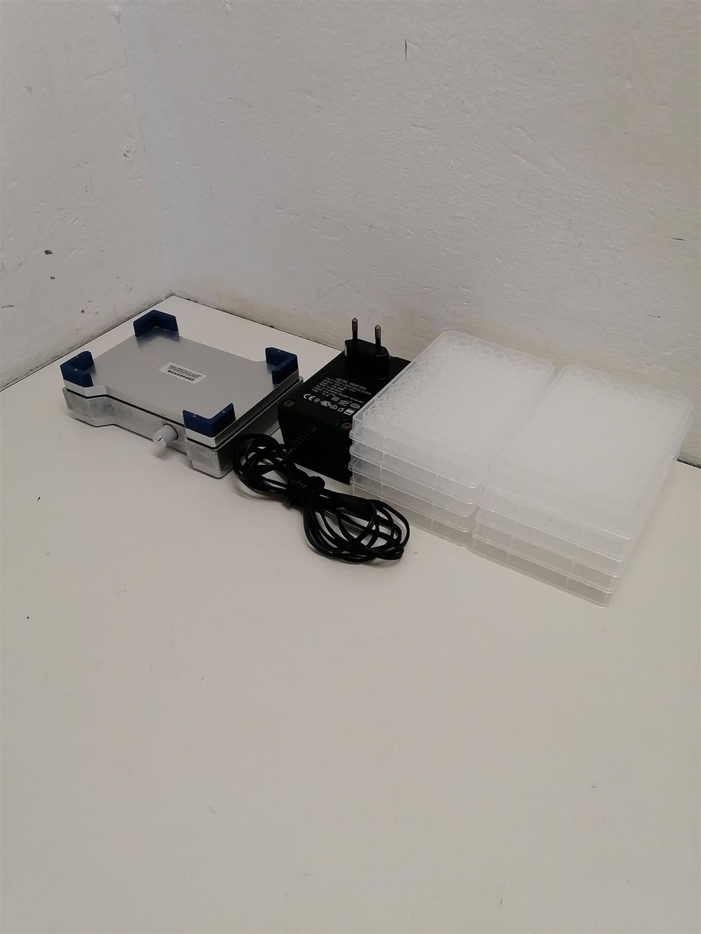 Accessori da laboratorio: H+P Variomag Monoshake mit Microplate – Usato da Niederdorf venduto da LeptonAG_Labor
