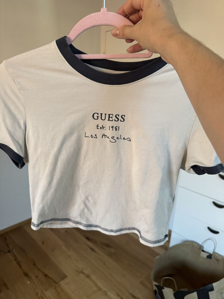 Guess T-shirts: Crop Top GUESS Grösse M   – D'occasion à Hüttwilen par sar_8gj7