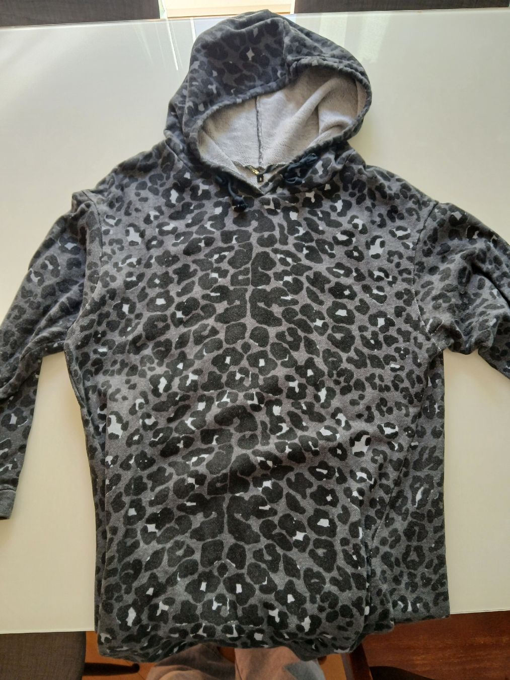 Maje Vestiti: Robe-sweat MAJE léopard noir – Usato da Paudex venduto da sss_m9wq