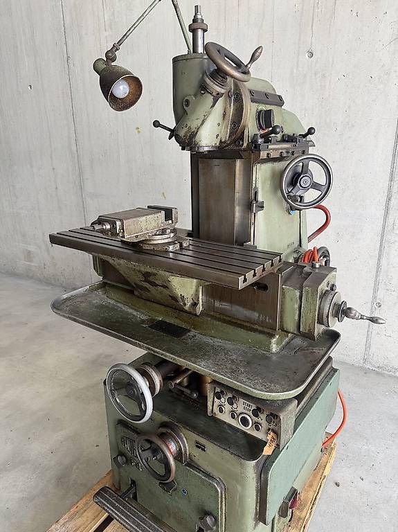 Aciera Tutte le macchine: Fräsmaschine Aciera F4 – Usato da Unterkulm venduto da Wannehof96