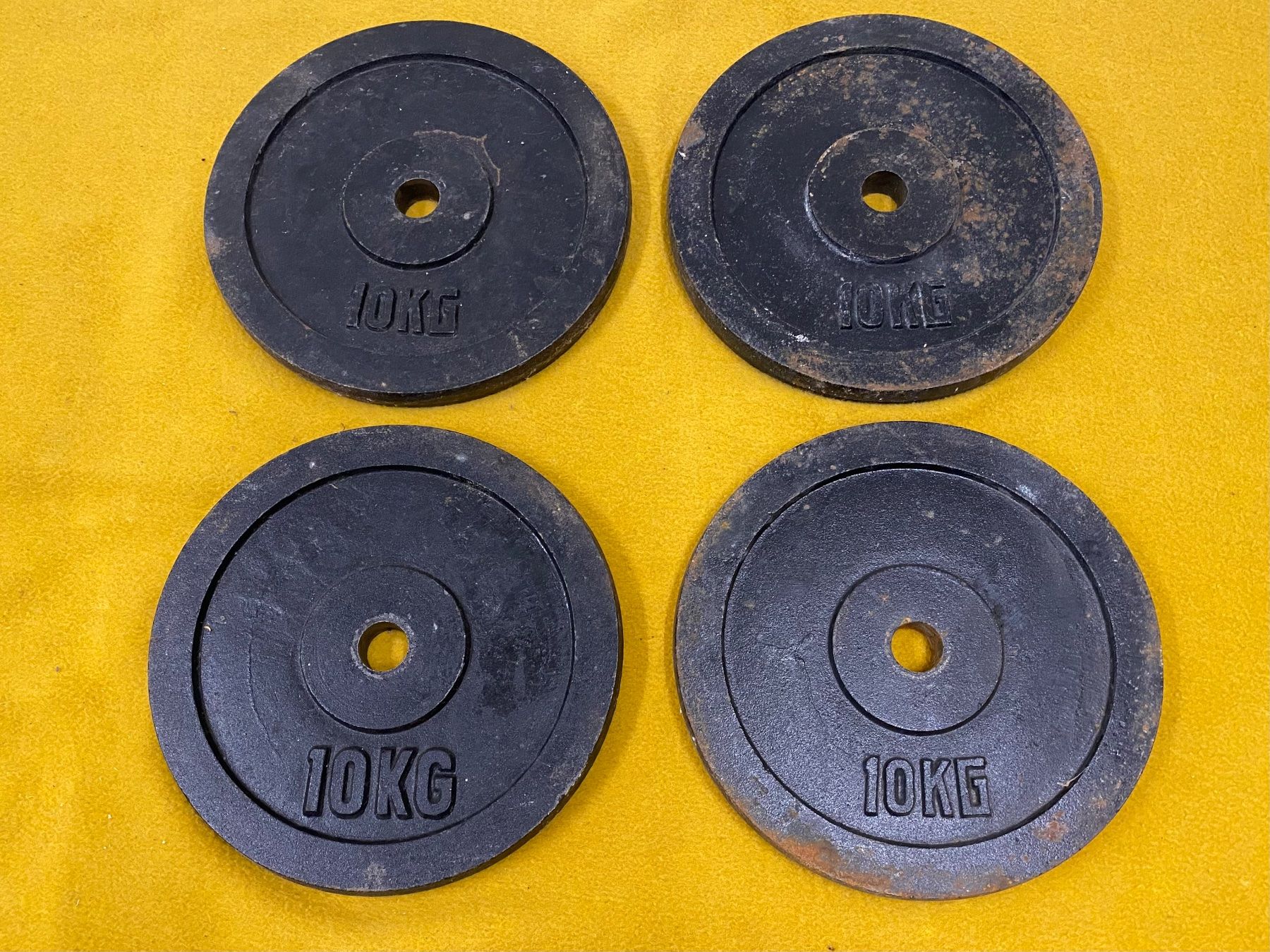 Manubri & Pesi: Hantel-Set mit Stange und 16 Hantel-Scheiben – Usato da Winterthur venduto da Tannenweg27 1