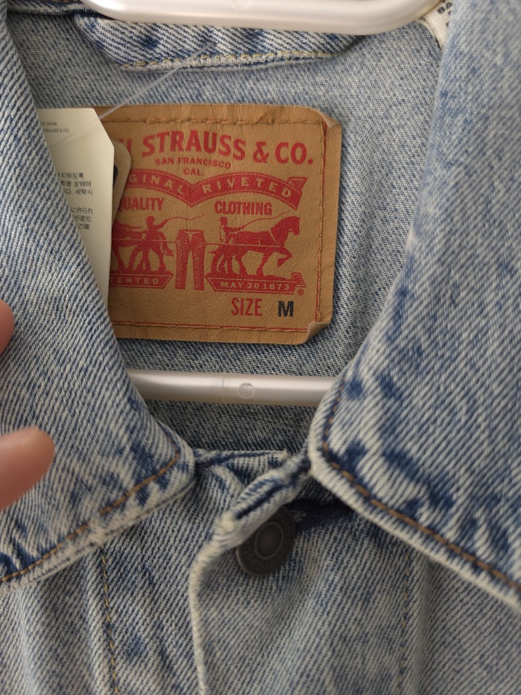 Levi's Giacche: Levi's Jeansjacke Grösse M blau Neu  – Nuovo e nell'imballaggio originale da Amriswil venduto da newschweiz 1