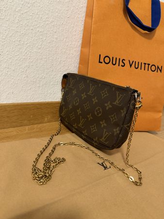 Vuitton Pochette Accessoires Tasche aus Monogram Canvas