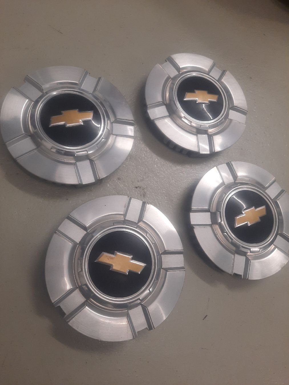Chevrolet Cerchioni: Original Chevy Felgen Mitteldeckel – Usato da Zofingen venduto da Migiskau