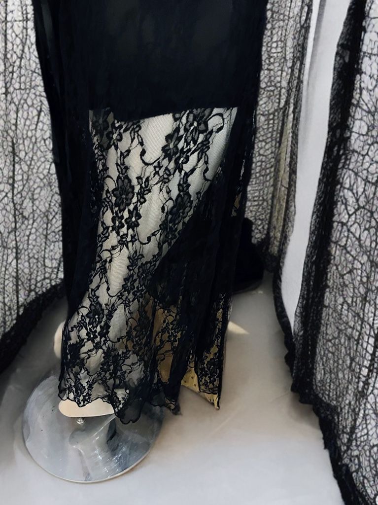 Gonne: Schwarzer Gothic Rock aus Spitze mit eingenähter Hose i – Nuovo (secondo la descrizione) da Trimbach venduto da Alessia75 2