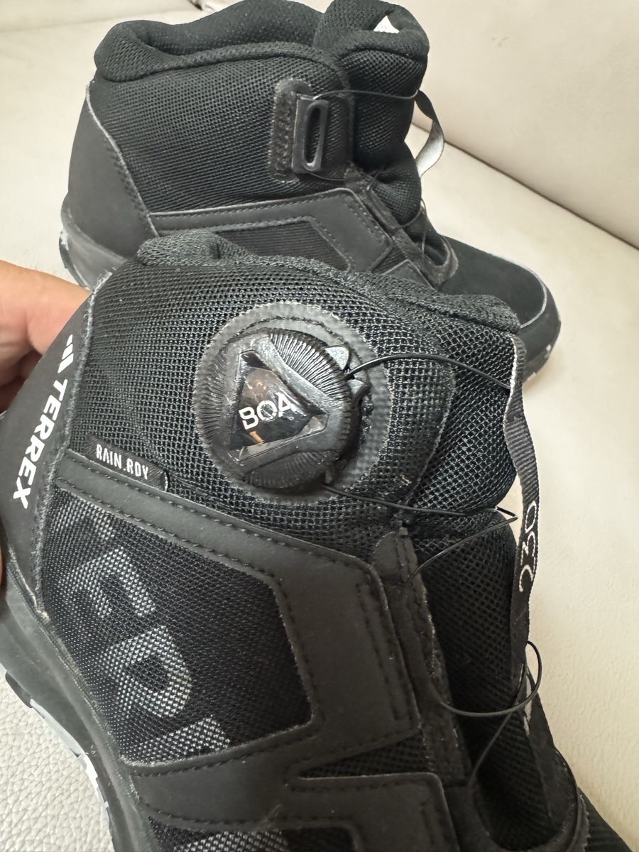 Adidas Chaussures garçon: Addidas Terrex 35.5 – D'occasion à Kloten par Karolina7 4