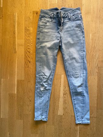 Dawn sun up skinny jeans 25