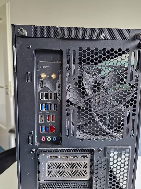 PC: High End AMD Gaming PC – Usato da Zürich venduto da Antaressquadron 4