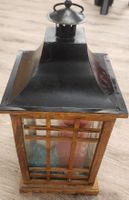Stilvolle Holzlaterne mit Glas