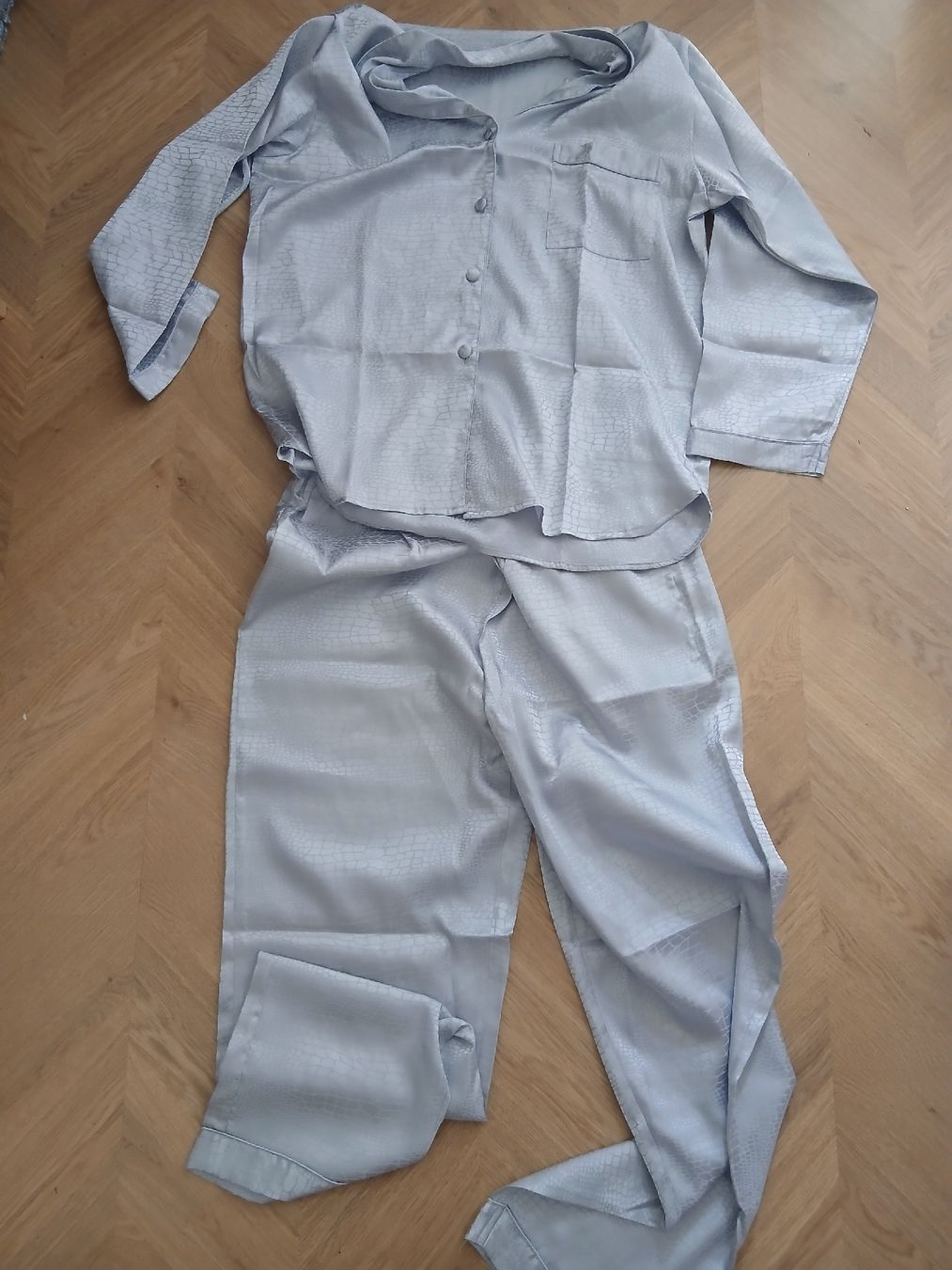 Pigiami: Oscar Silk Pyjama Grey Silver Men Size M – Nuovo (secondo la descrizione) da Wil SG venduto da tre_g2l7