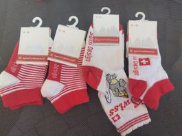 4 Paar Socken Schweiz Design Weiss Rot Grösse 13-25 Neu