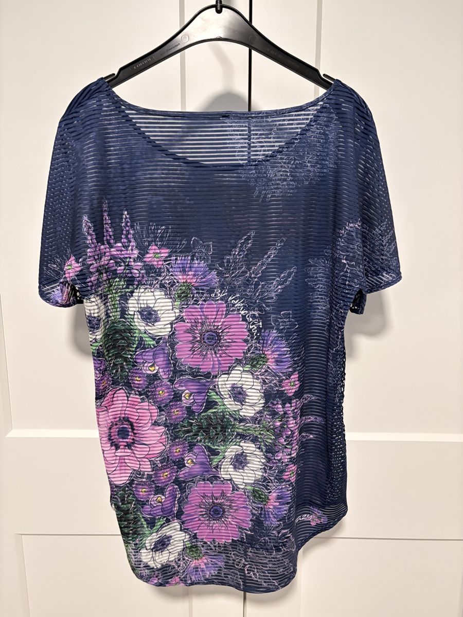 Crazy T-shirt: Crazy Idea Shirt Women M – Usato da Tuggen venduto da sunny715 1
