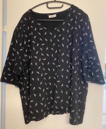 T-Shirt S/W mit Federn 96 % Baumwolle 4 % Elasthan